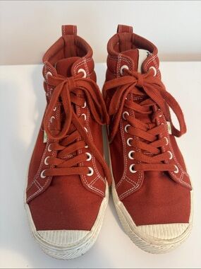Women's Cariuma High-Top Canvas Pantone Sneakers